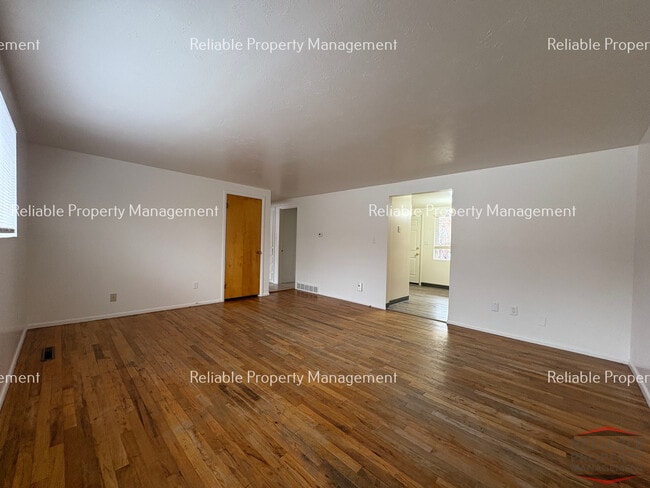 Building Photo - 315 Cottage Pl