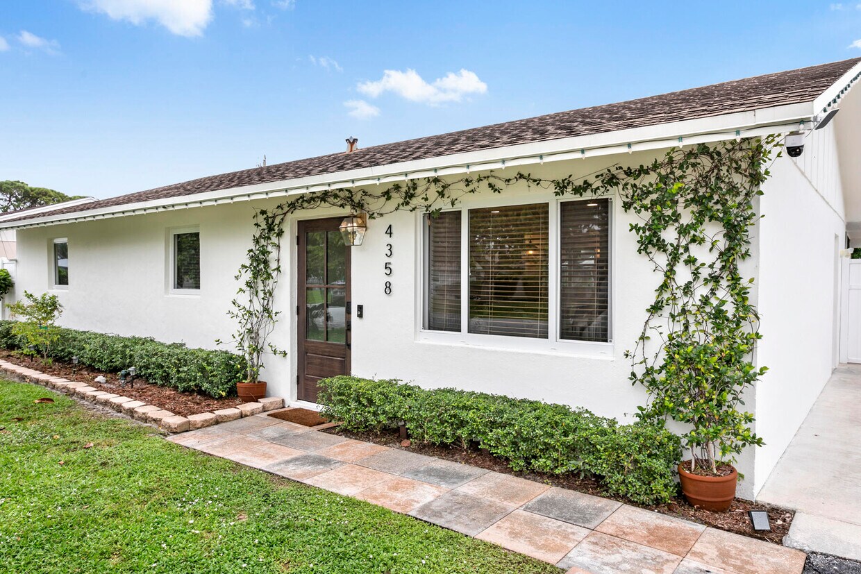 Foto principal - 4358 Birdwood St