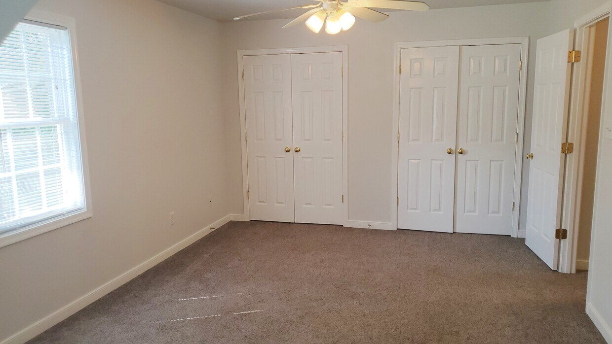 Building Photo - 600 Henry St