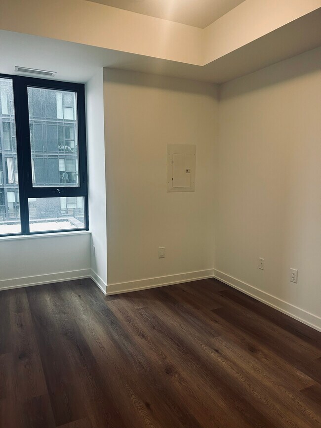 Building Photo - 1 BED - 1 BATH - BURLINGTON - CONDO