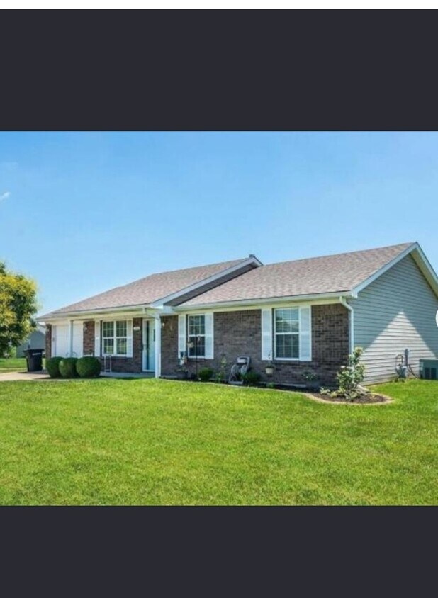 3906 Brownstone Dr, Jeffersonville, IN 47130 House Rental in