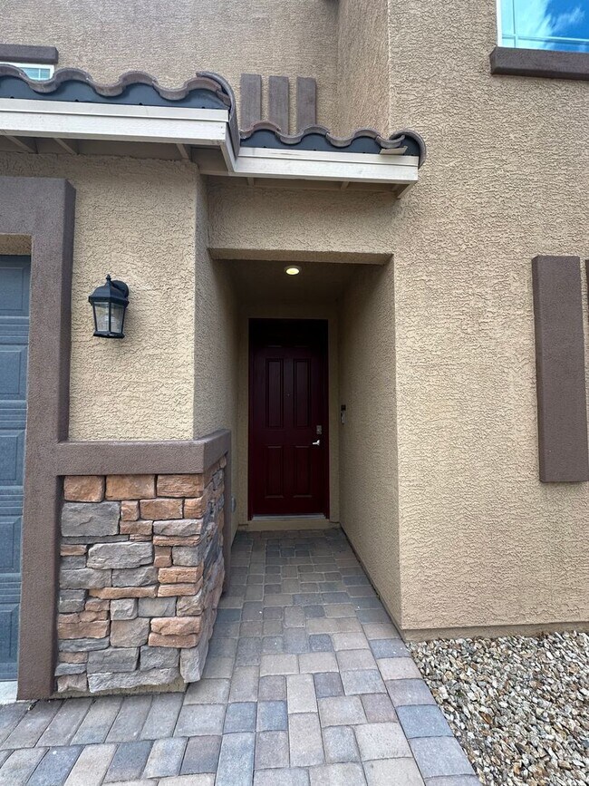Building Photo - Close to Aliente