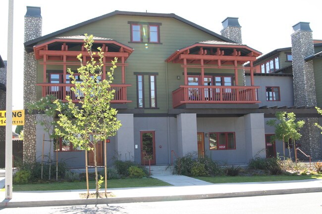 Building Photo - 140 N Vermont Ave