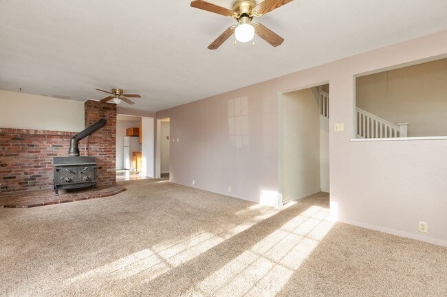 Building Photo - Vintage 3 Bedroom in Tacoma