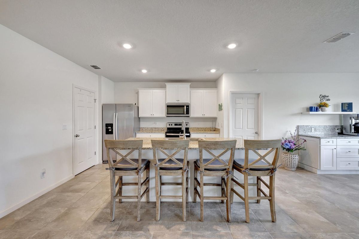 Foto del edificio - 6301 NW Northwood Loop