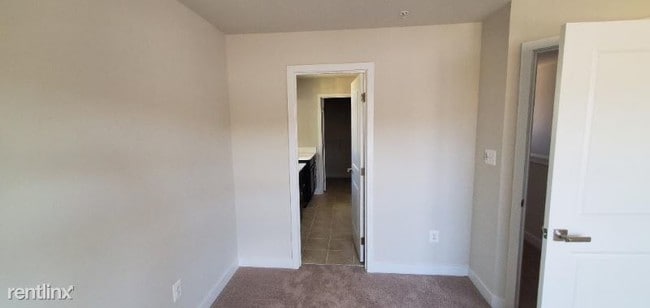Building Photo - 1 br, 1 bath Townhome - 2801 Lewis Avenue