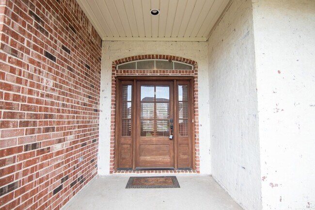 Foto del edificio - 6180 Gracemount Ln
