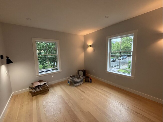 Building Photo - 12 Aldersey St