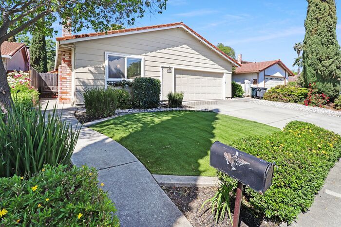 Primary Photo - 8390 Cypress Ct