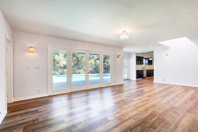 Building Photo - 16706 Alginet Pl