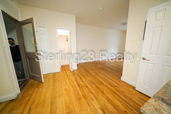 Foto del edificio - 3061 33rd St