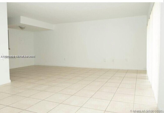 Foto del edificio - 9365 Fontainebleau Blvd