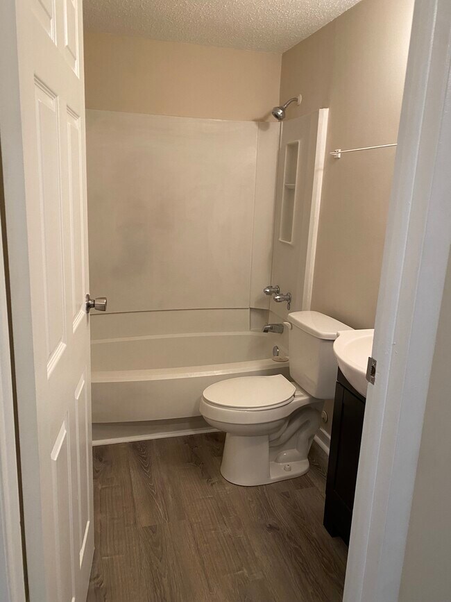 Building Photo - 7942 Clovertree Ct