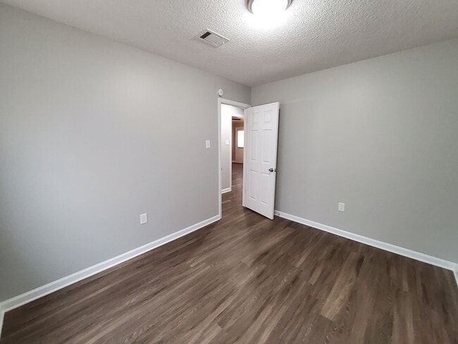 Building Photo - 5950 Beauvoir Dr