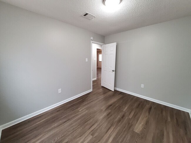 Foto del edificio - 5950 Beauvoir Dr