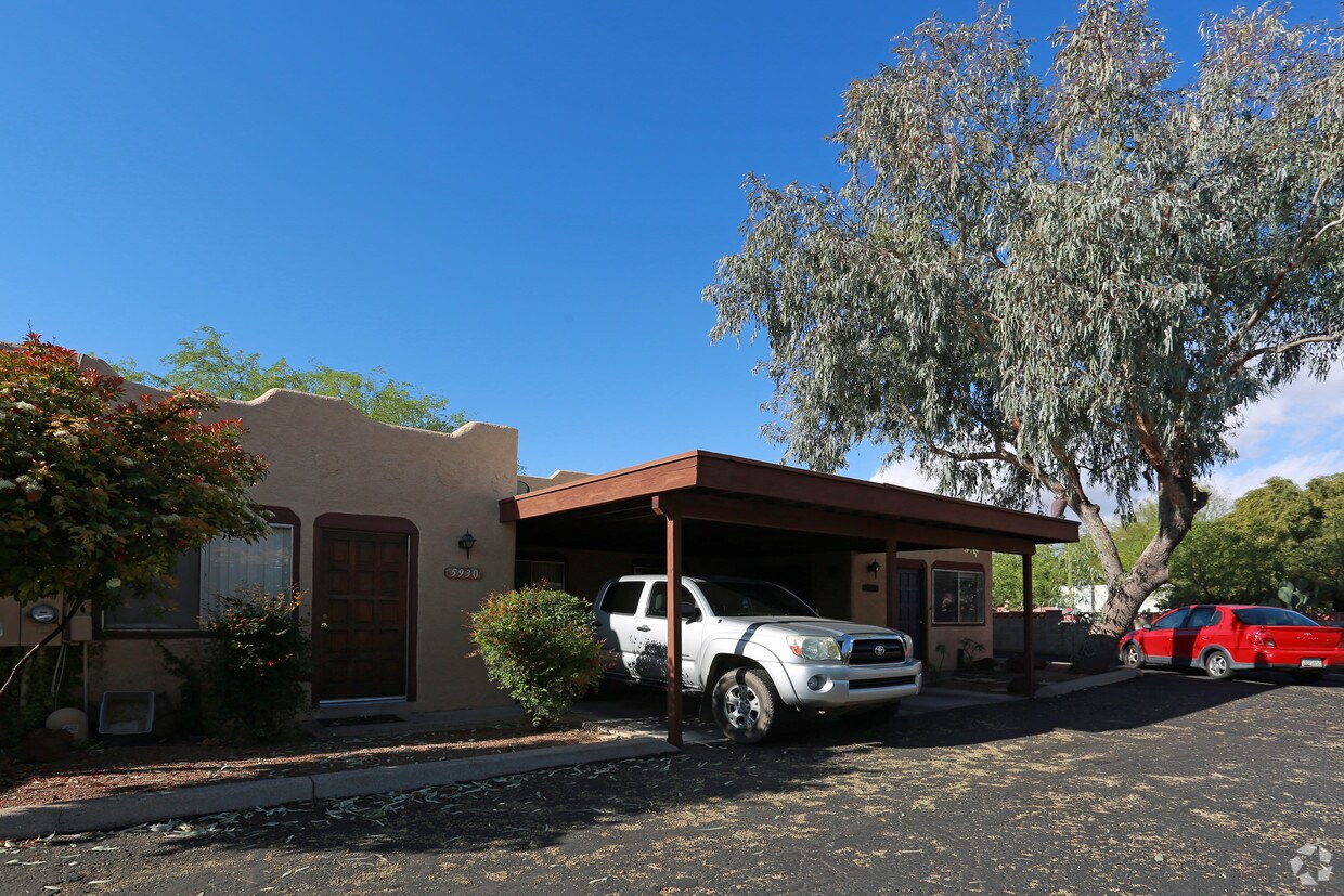 Building Photo - 5926-5934 E Bellevue St