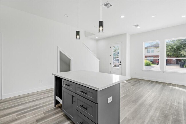 Foto del edificio - 8316 Corinth St