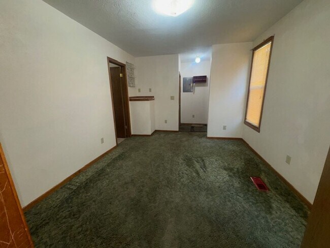 Foto del edificio - 822 W 8th St