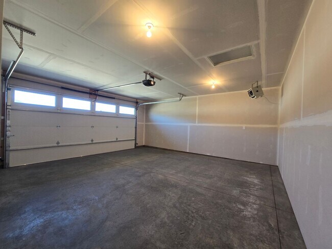 Building Photo - 6314/6316 Decker Lane