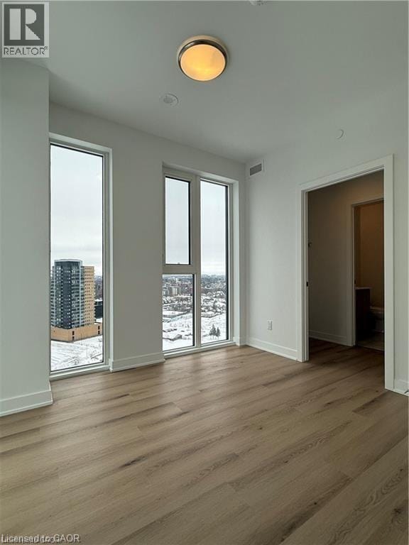 Building Photo - 25 Wellington St S