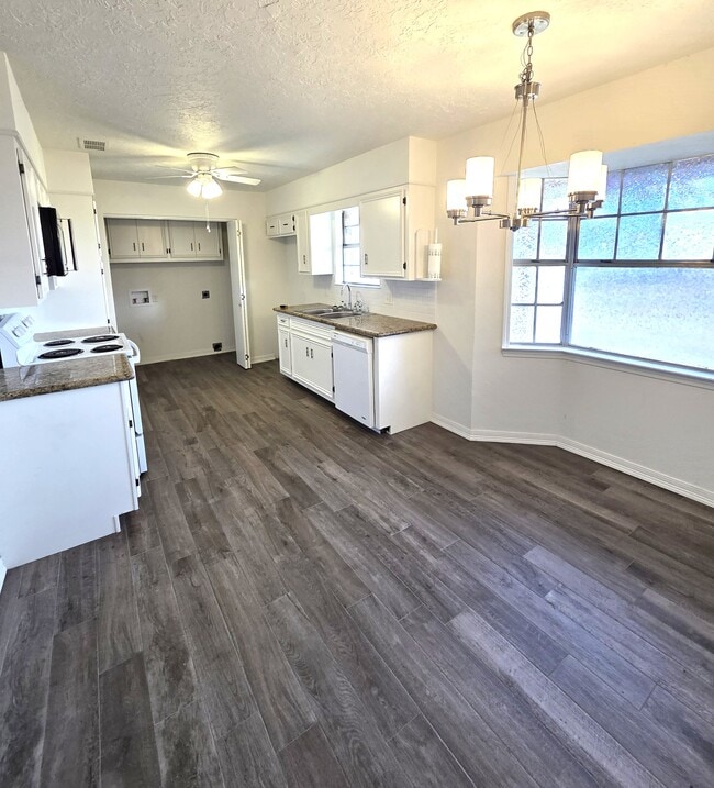 Building Photo - 3360 US-69