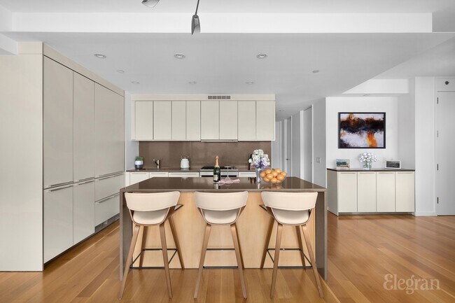 Foto del edificio - 245 W 19th St