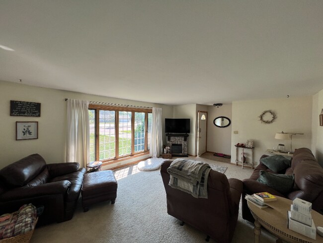 Building Photo - 155 Bermuda Dr