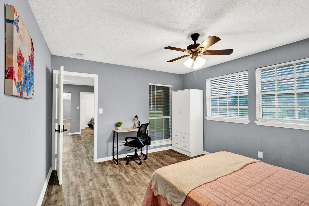 Foto principal - 5610 Haight St