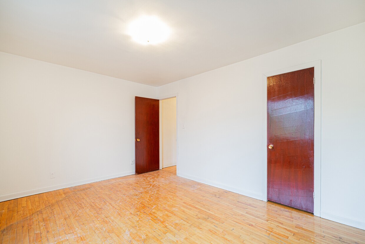 Primary Photo - 6880-625e 25e Ave
