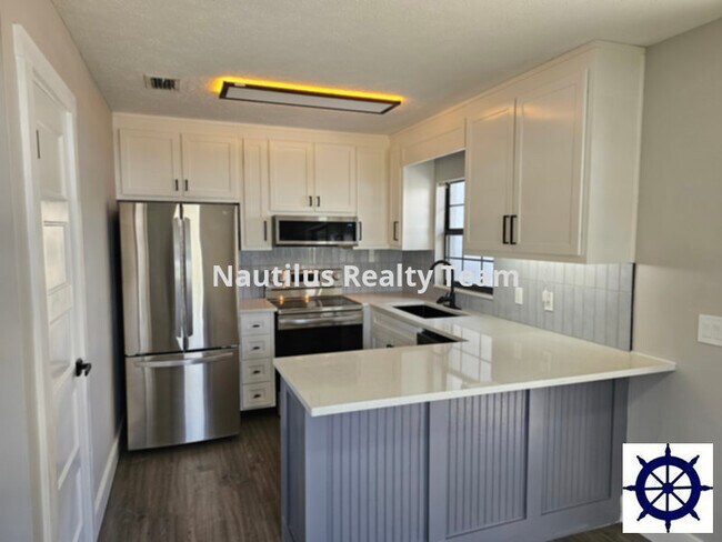 Building Photo - 2500 J