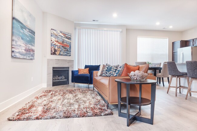 Building Photo - Three Bedroom Townhome