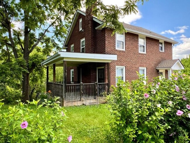 Building Photo - 145 Blanton St