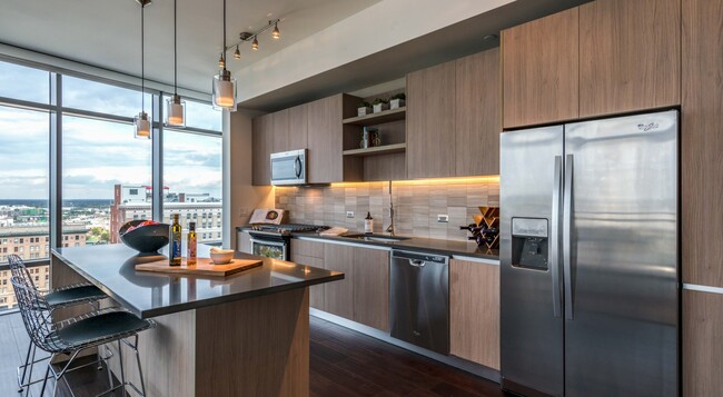 Foto del edificio - Experience Luxury + 1 Month Free Rent!