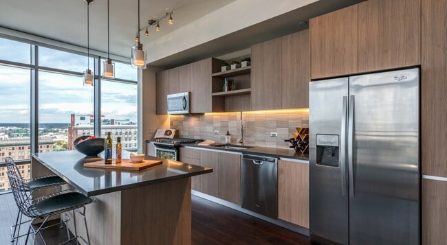 Experience Luxury + 1 Month Free Rent! - Experience Luxury + 1 Month Free Rent! Apartment