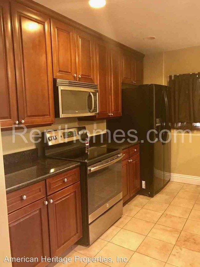 Building Photo - 2 br, 2 bath House - 3187  Via Alicante #151
