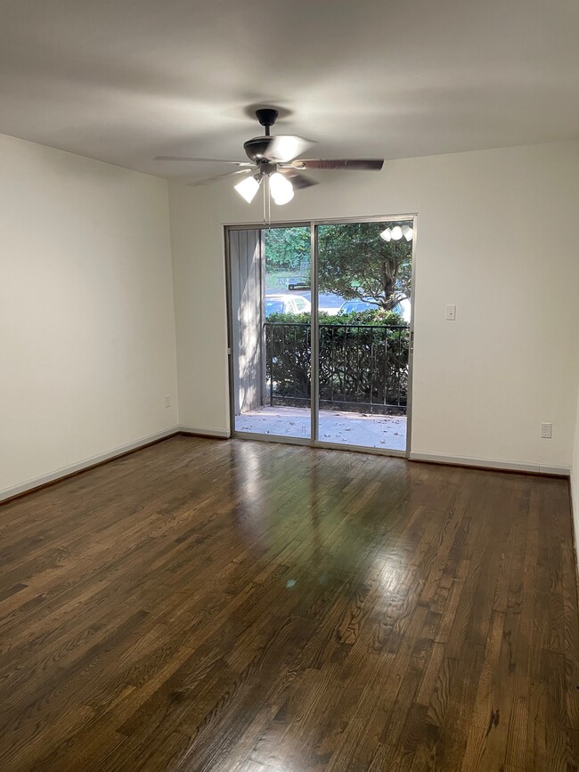 Living room - 417 Skyview Dr