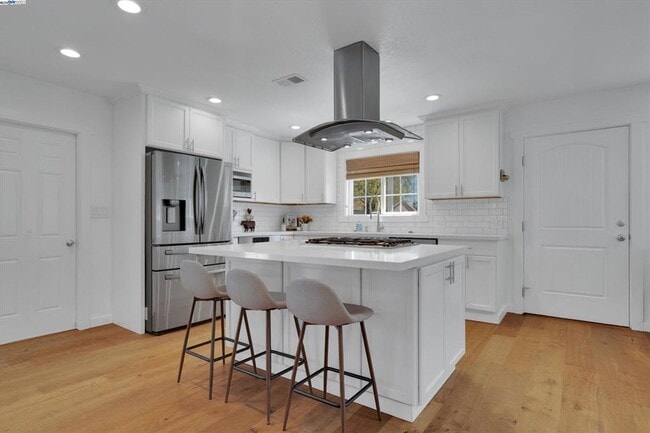Building Photo - Live in a Modern Luxury 3BR/2BA Home with ...
