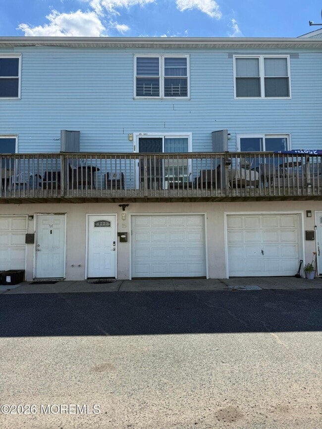 Building Photo - 15 Beachway Ave