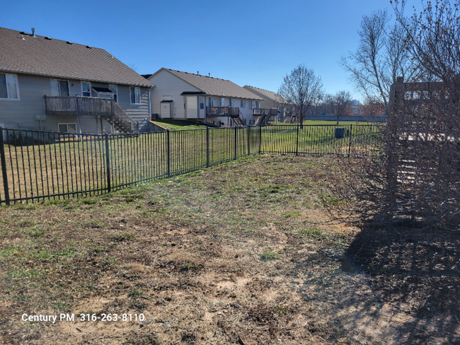 Building Photo - 6021 E Ironhorse Cir