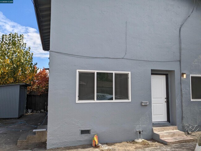Building Photo - 2008 Marin St
