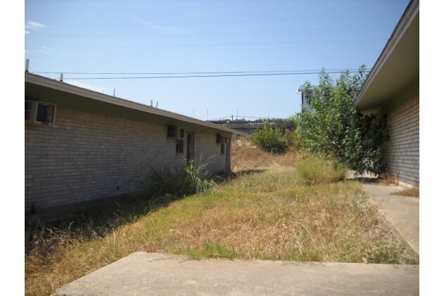 Primary Photo - 403 Sunset Ln