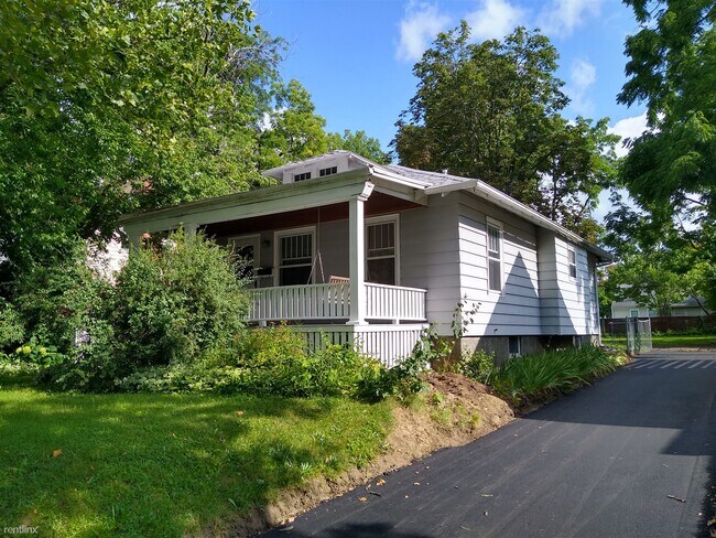 Building Photo - 2 br, 1.5 bath House - 409 Pauline Blvd