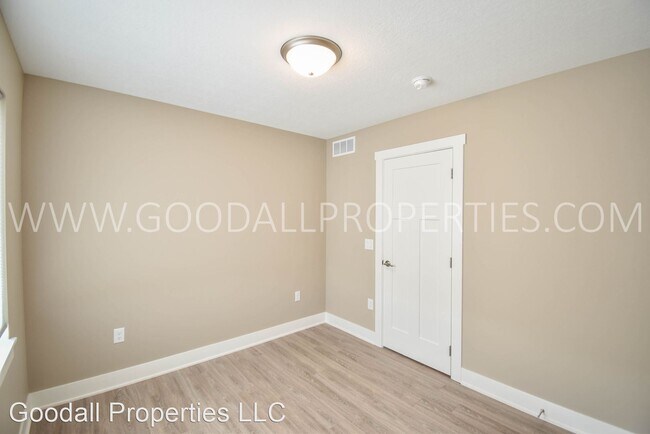 Building Photo - 3 br, 2.5 bath House - 2002 Adler Ct