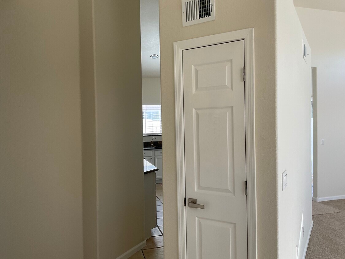 Foto principal - 4307 E South Fork Dr