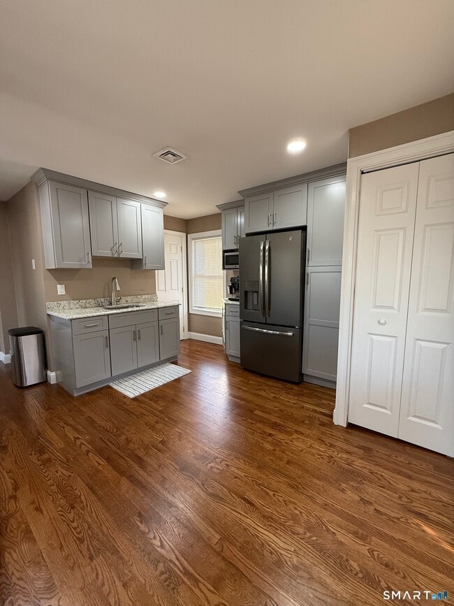 Foto del edificio - 13 Howard Ave