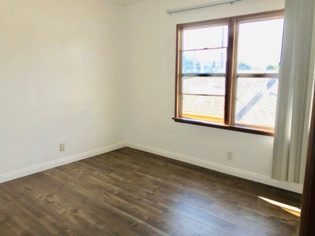 Foto del edificio - 2021 Cloverfield Blvd