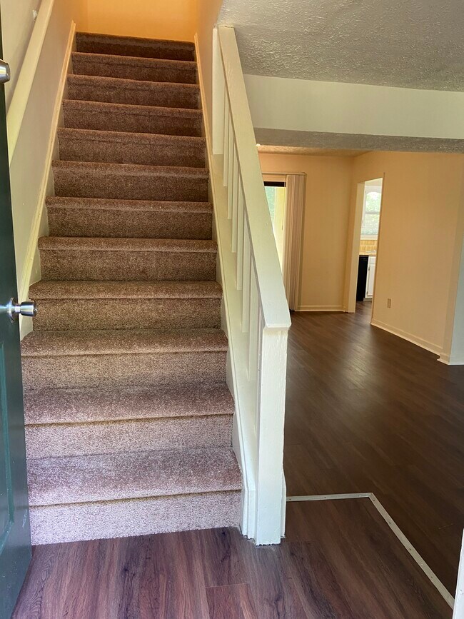 Entrada - 897 Ventnor Pl SW