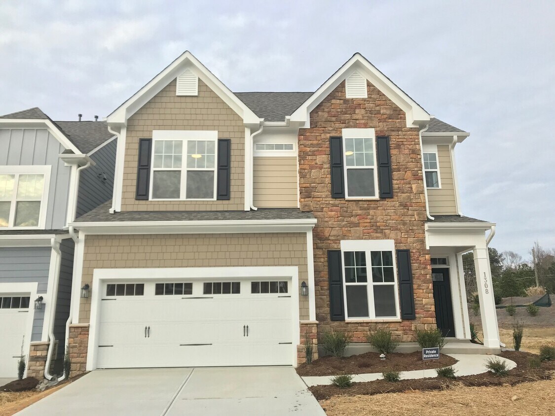 Primary Photo - Gorgeous 4 Bedroom 3 Bathroom Home with 2 ...