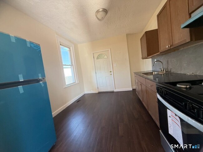 Building Photo - 26 Clarence St