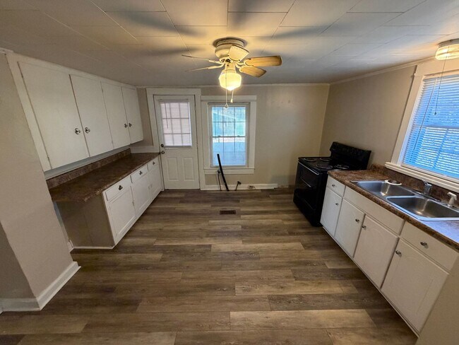 Foto del edificio - Affordable 3-bedroom, 1-bathroom home located just outside the town of Spring Hope